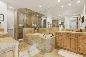 Shower, jetted bath, hair dryer, towels - The Luxury Riverfront Home at Warm Springs (Ketchum)