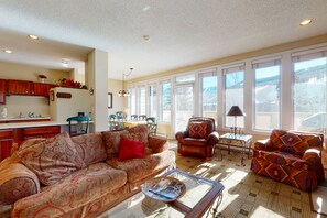 TV, fireplace, DVD player - Western-inspired condo w/ wood fireplace, full kitchen, & shared hot tub & pool (Vail)