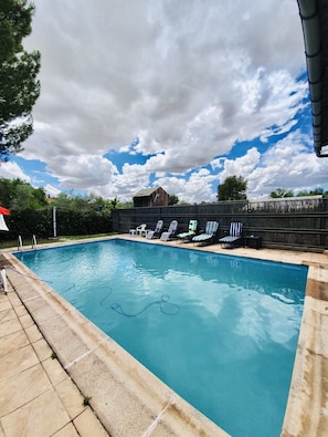 Outdoor pool - Rural house next to the river with private pool, fireplace, swings and barbecue. (Illana)