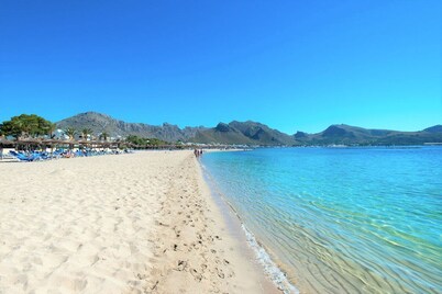 3 Bedrooms, 2 bathrooms, enbeded into the natural mediterranean surrounding.