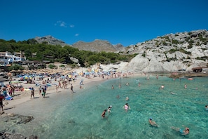 Camastros y toallas de playa 