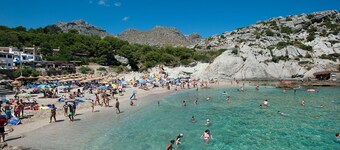 3 Bedrooms, 2 bathrooms, enbeded into the natural mediterranean surrounding.