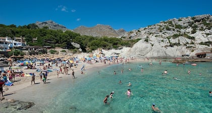 3 Bedrooms, 2 bathrooms, enbeded into the natural mediterranean surrounding.