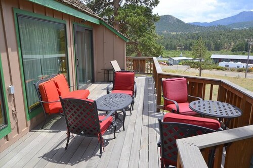 Majestic Mountain - 3 bedroom home w/ AC with great snow capped views