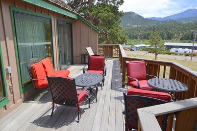 Majestic Mountain - 3 bedroom home w/ AC with great snow capped views