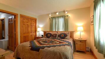 3 bedrooms, desk, iron/ironing board, free WiFi