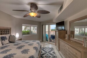 3 bedrooms, desk, iron/ironing board, travel cot - Newly remodeled 1st Floor Pool/Oceanview condo (Indian Shores)