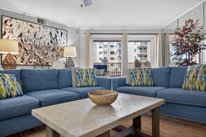 Smart-TV, Kamin, Bücher