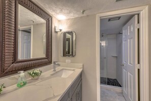 Hårføner og håndklær