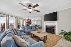 Smart-TV, peis og bøker