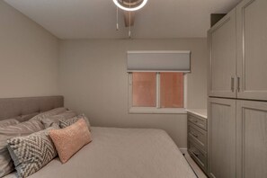 3 bedrooms, desk, iron/ironing board, travel cot