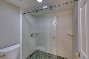 Hårføner og håndklær