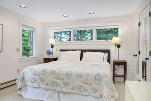 4 bedrooms, desk, iron/ironing board, travel cot