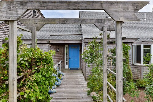 Spacious Home on the Loop in Chatham