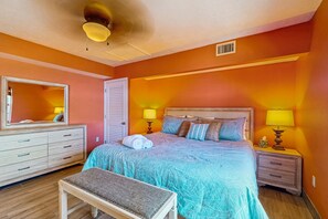2 bedrooms, Internet, bed sheets, wheelchair access - Inviting Coastal Getaway w/ Easy Beach Access, Full Kitchen (Holmes Beach)