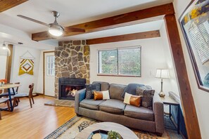 Televisio, takka, DVD-soitin