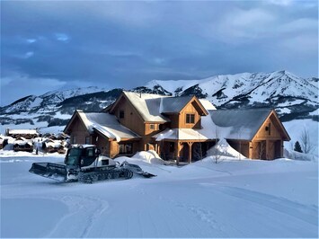 Snow Cat grooms right to home.  Direct Ski-In / Ski Out