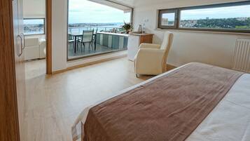 Panoramic Suite, Jetted Tub, Sea View | 1 bedroom, Frette Italian sheets, premium bedding, desk