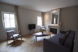 Superior-Apartment, mit Bad, Blick auf den Innenhof (1900) | Lounge