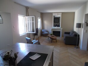 Superior-Apartment, mit Bad, Blick auf den Innenhof (1900) | Lounge