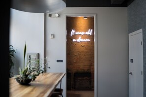 Lobby - SOVA Micro-Room & Social Hotel (Dallas)