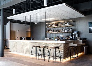 Cocktail bar - SOVA Micro-Room & Social Hotel (Dallas)