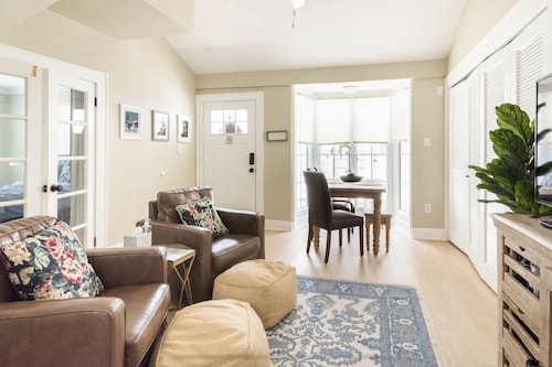 8th Green Cottage "A relaxing Oasis in the city" Guesthouse