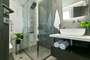 Hydromassage showerhead, hair dryer, bathrobes, slippers - Limosa Luxury Residences (Kissamos)