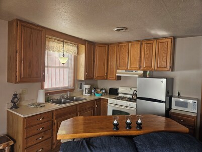 Ledgestone Farms-Quiet Country Apartment 