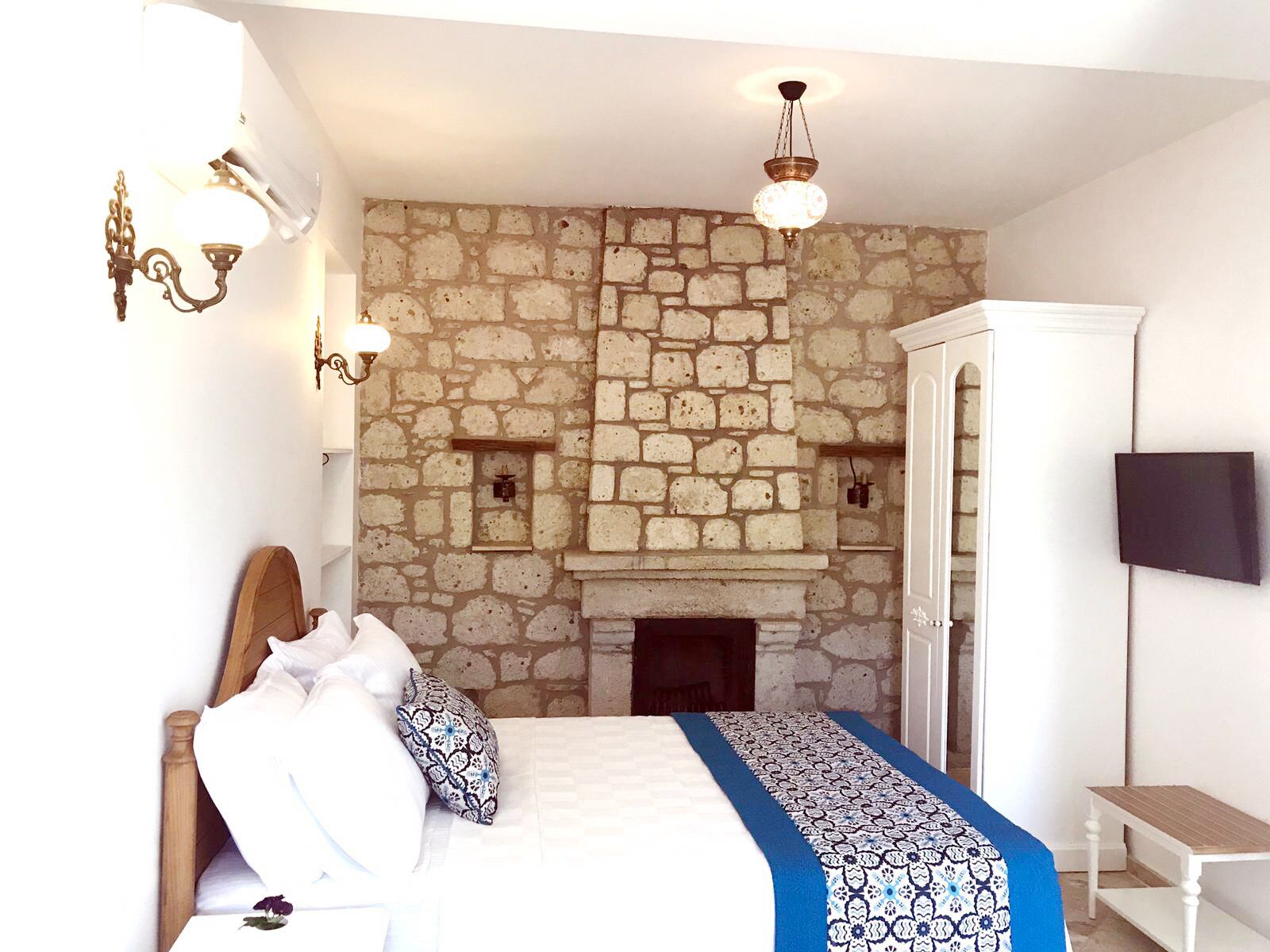 Premium bedding, minibar, desk, free WiFi