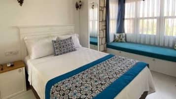 Premium bedding, minibar, desk, free WiFi