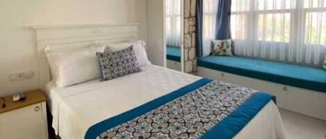 7 Numarali Deluxe Oda | Premium bedding, minibar, desk, free WiFi