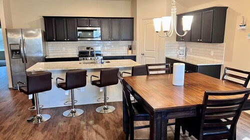 Spacious 4BR East Houston Home, EV Charger,Parking