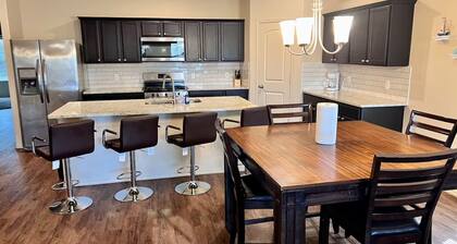 Spacious 4BR East Houston Home, EV Charger,Parking