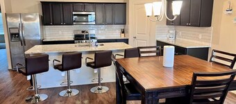 Spacious 4BR East Houston Home, EV Charger,Parking