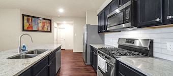 Spacious 4BR East Houston Home, EV Charger,Parking