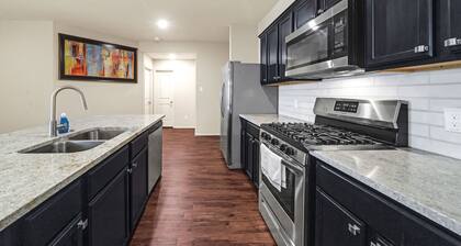 Spacious 4BR East Houston Home, EV Charger,Parking