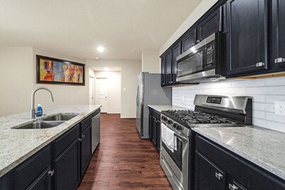 Spacious 4BR East Houston Home, EV Charger,Parking
