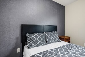 4 dormitorios, tabla de planchar con plancha, wifi gratis y ropa de cama