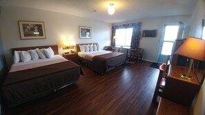 Basic Double Room | Minibar, individually decorated, individually furnished, blackout drapes - Northlander Motel (Sault Ste. Marie)