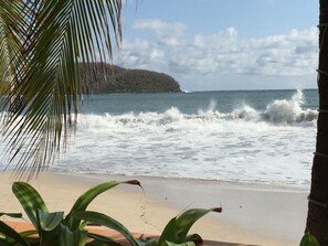 En la playa y toallas de playa 