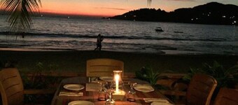 Beautiful 1 bedroom Condo above La Ropa Beach