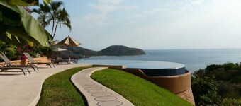 Beautiful 1 bedroom Condo above La Ropa Beach