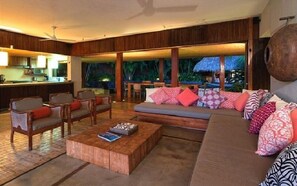 House, Berbilang Katil (Casa Puros Dieces) | Ruang tamu | TV 