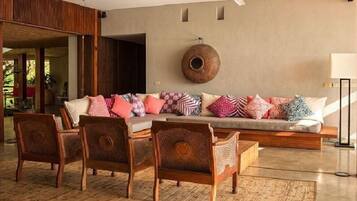 House, Multiple Beds (Casa Puros Dieces) | Living room | TV