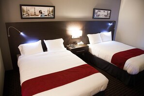 Cortinas blackout, wifi gratis y ropa de cama 