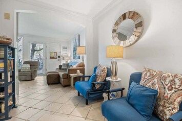 Spacious top-floor unit has both a living room and an adjacent, parlor area