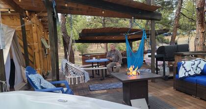 BlueBird Nest 2.0, hot tub! Sibley double bell on huge deck!covered kitchen/bath
