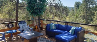 BlueBird Nest 2.0, hot tub! Sibley double bell on huge deck!covered kitchen/bath