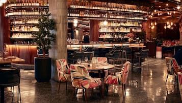 2 restaurants; breakfast, lunch, dinner and brunch served
